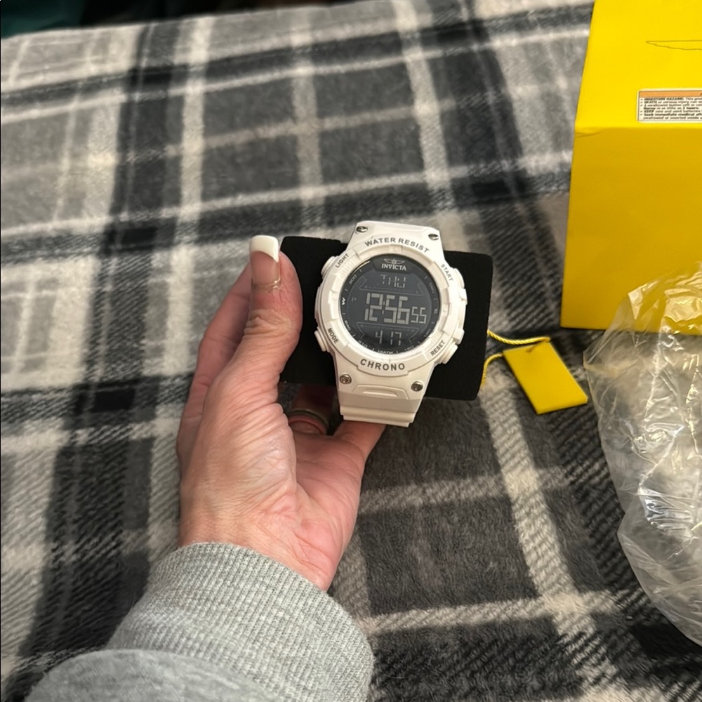 Invicta Yellow Box - Picture 4 of 4